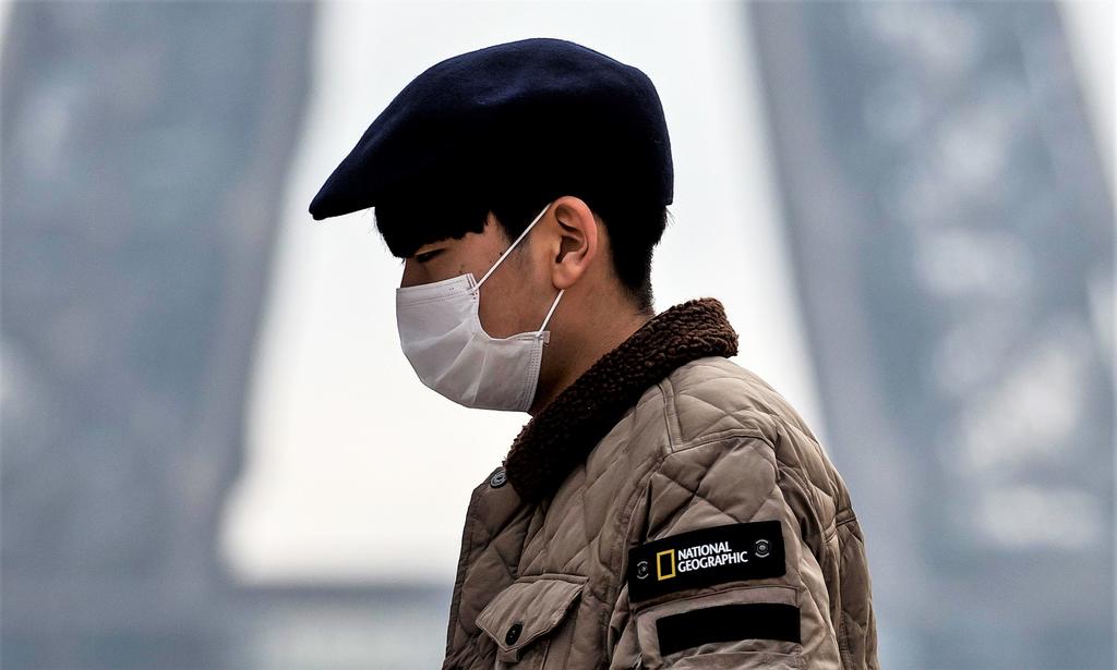 Aumentan a 56 los muertos y a 1,975 los contagiados por coronavirus en China. Noticias en tiempo real