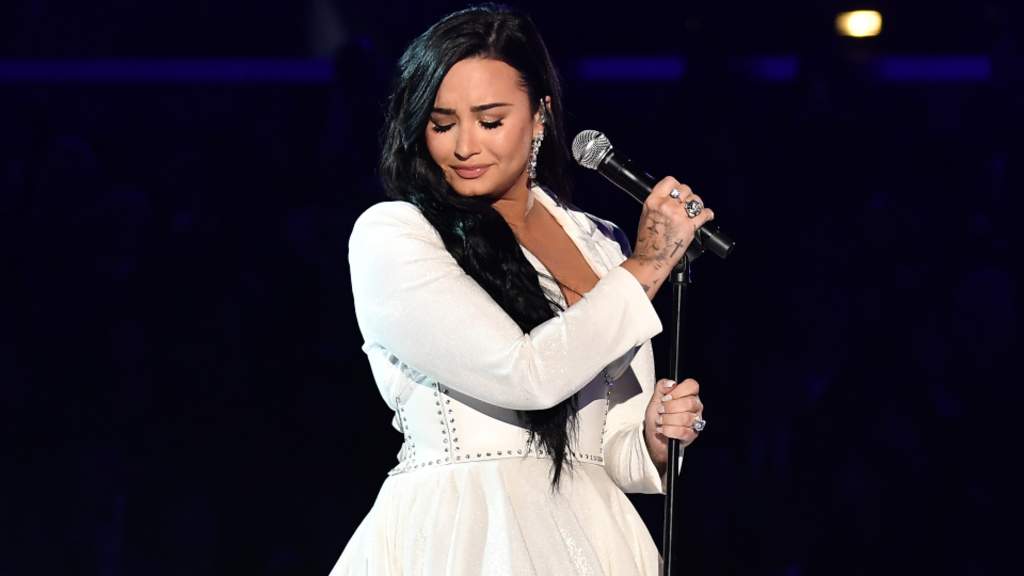 Demi Lovato llora durante su presentación en los Grammy. Noticias en tiempo real