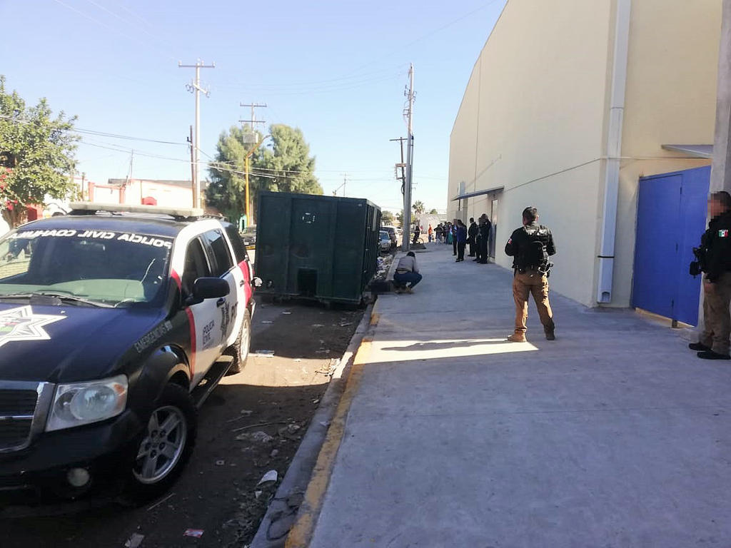 Hallan cuerpo de hombre junto a contenedor de basura en San Pedro. Noticias en tiempo real