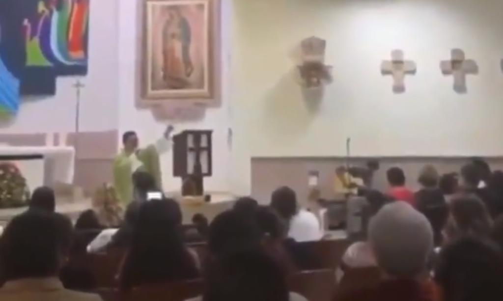 VIRAL: Graban a sacerdote cantando Tusa durante misa. Noticias en tiempo real