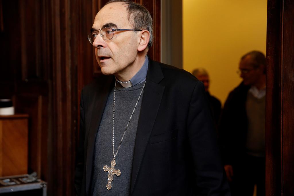 Absuelven a cardenal francés acusado de encubrir abusos a menores. Noticias en tiempo real