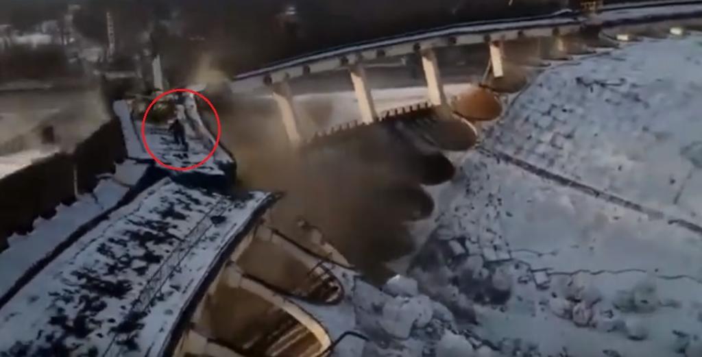 VIDEO: Trabajador muere al derrumbarse estadio en Rusia. Noticias en tiempo real
