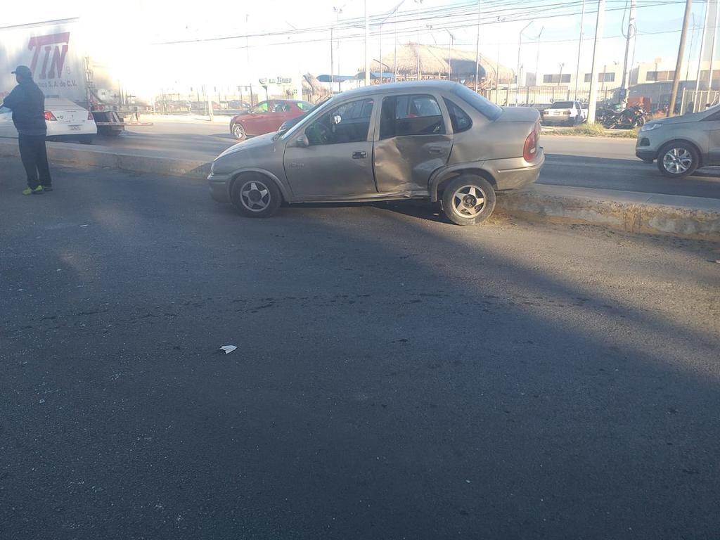 Se pasa el rojo y choca en carretera Torreón-Matamoros. Noticias en tiempo real