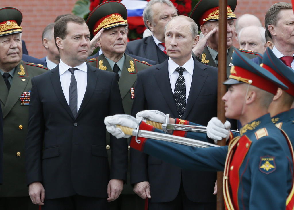 Proponen que Putin y Medvédev sean senadores vitalicios tras dejar el poder. Noticias en tiempo real
