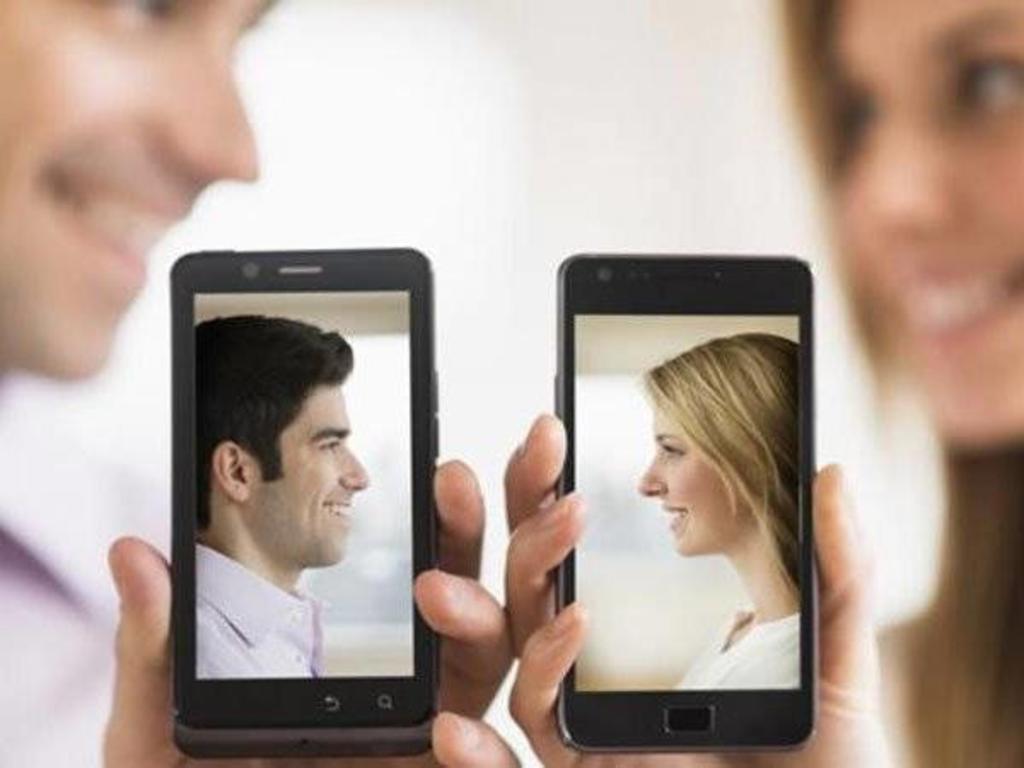 Redes sociales modifican relaciones de pareja: expertos. Noticias en tiempo real