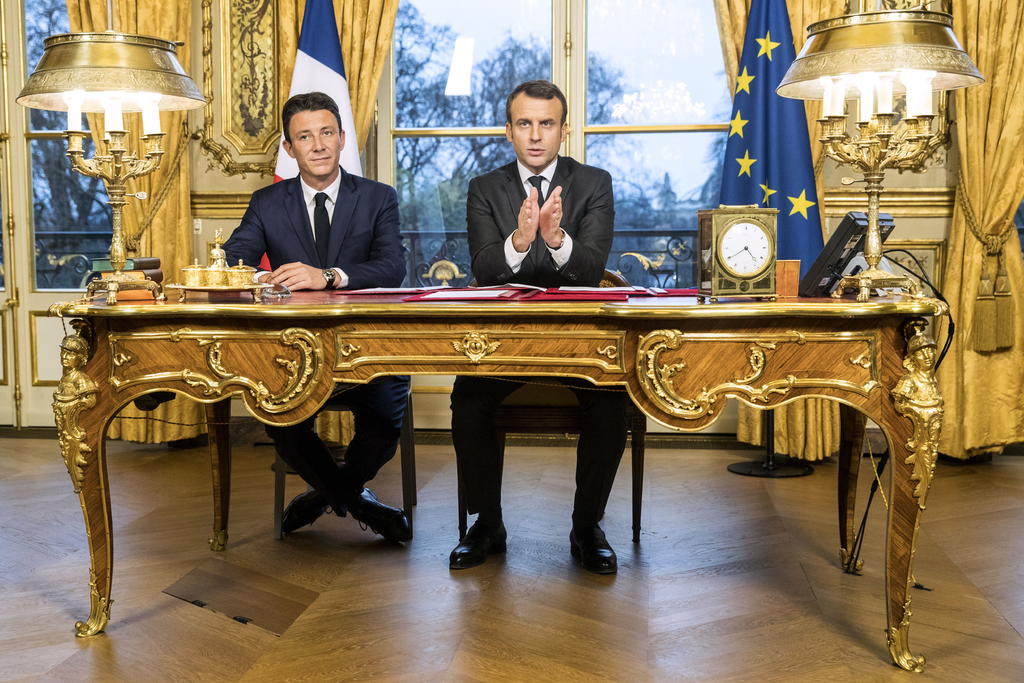 Macron pierde a su candidato en París por un video sexual. Noticias en tiempo real