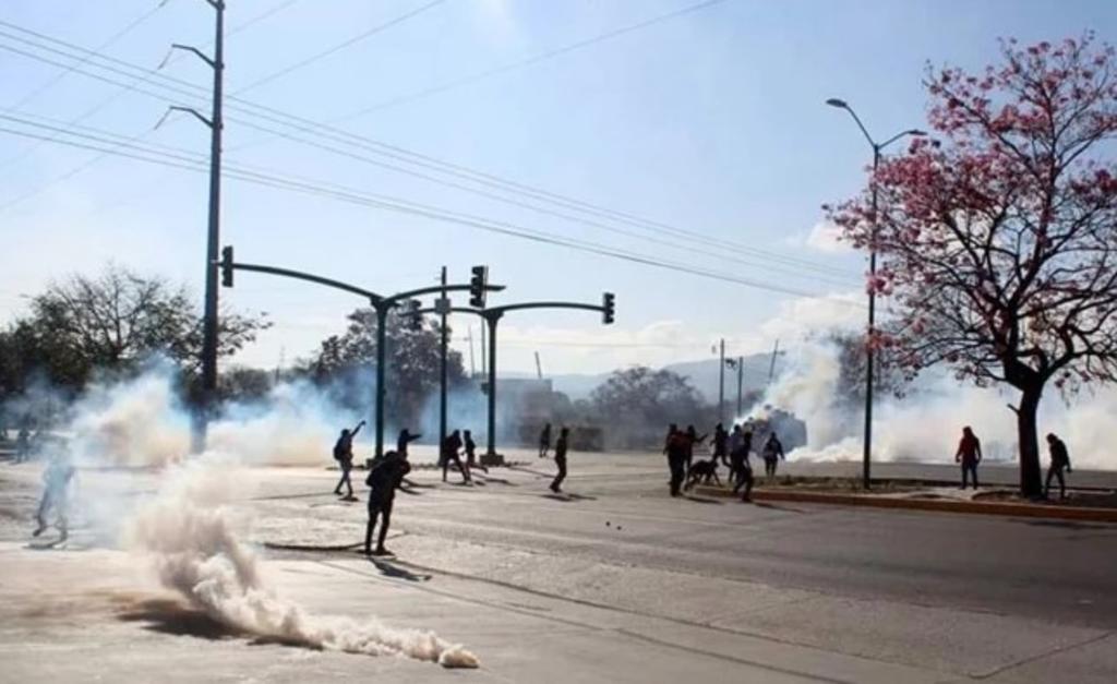 CNDH condena ataque contra normalistas y padres de los 43 en Chiapas. Noticias en tiempo real