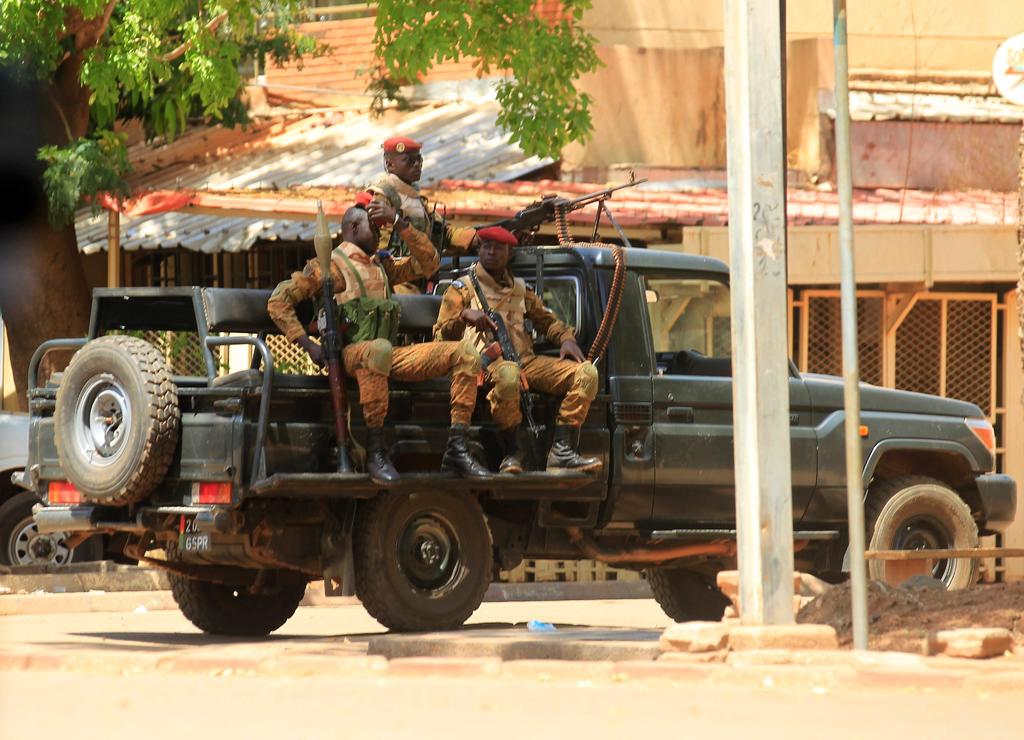 Ataque yihadista deja 24 muertos y 18 heridos en Burkina Faso. Noticias en tiempo real