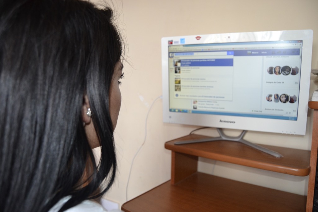 Mujeres forman grupo de apoyo en Facebook. Noticias en tiempo real