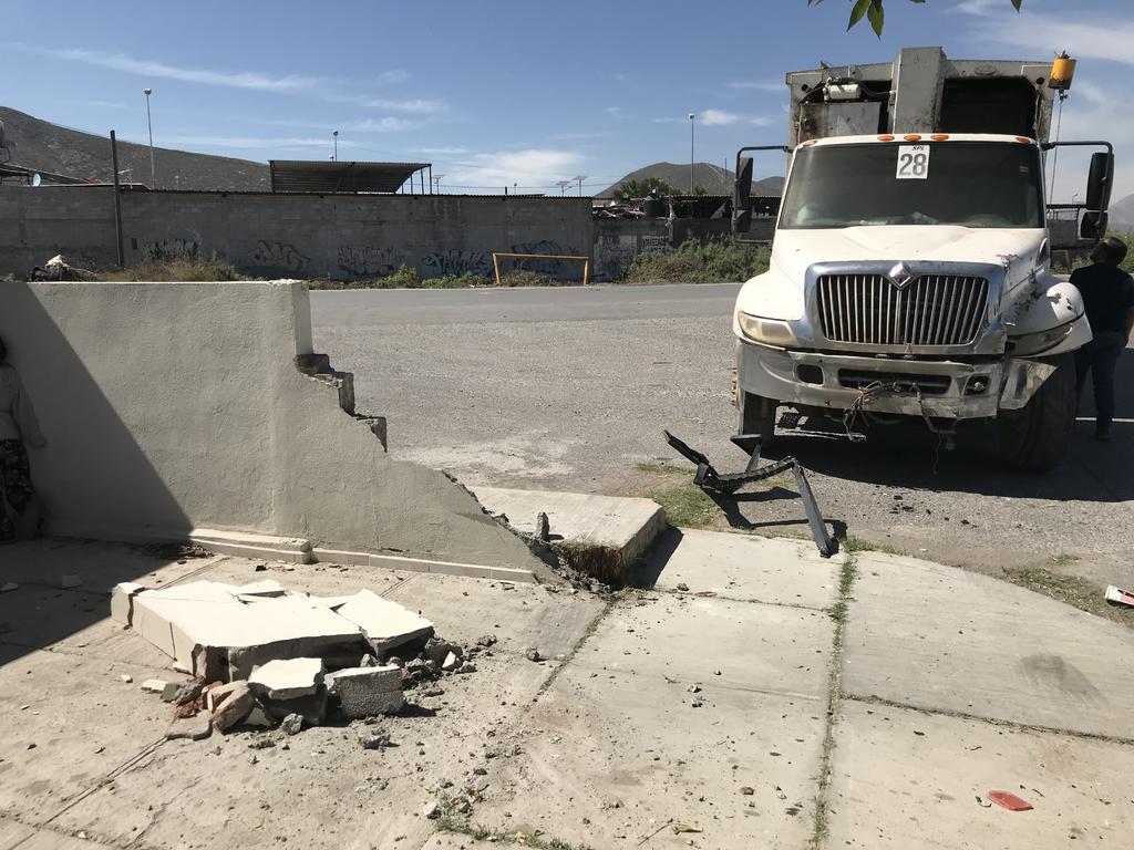 Camión recolector de basura se impacta contra domicilio en Lerdo. Noticias en tiempo real