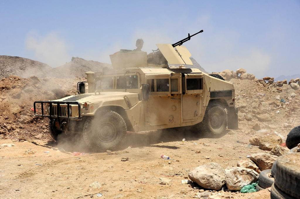 Atentado contra caravana del ministro de Defensa yemení deja 6 muertos. Noticias en tiempo real