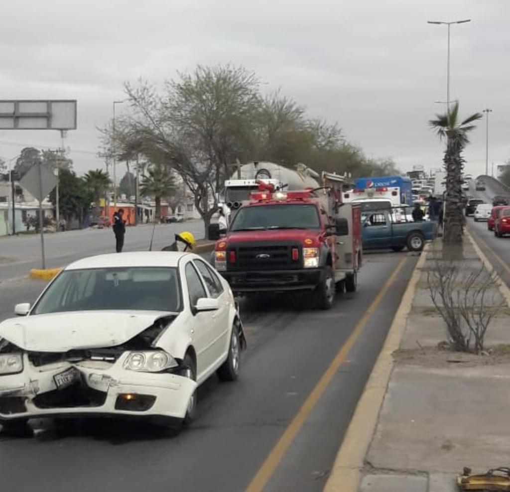 Chocan cuatro vehículos en Periférico de Torreón. Noticias en tiempo real