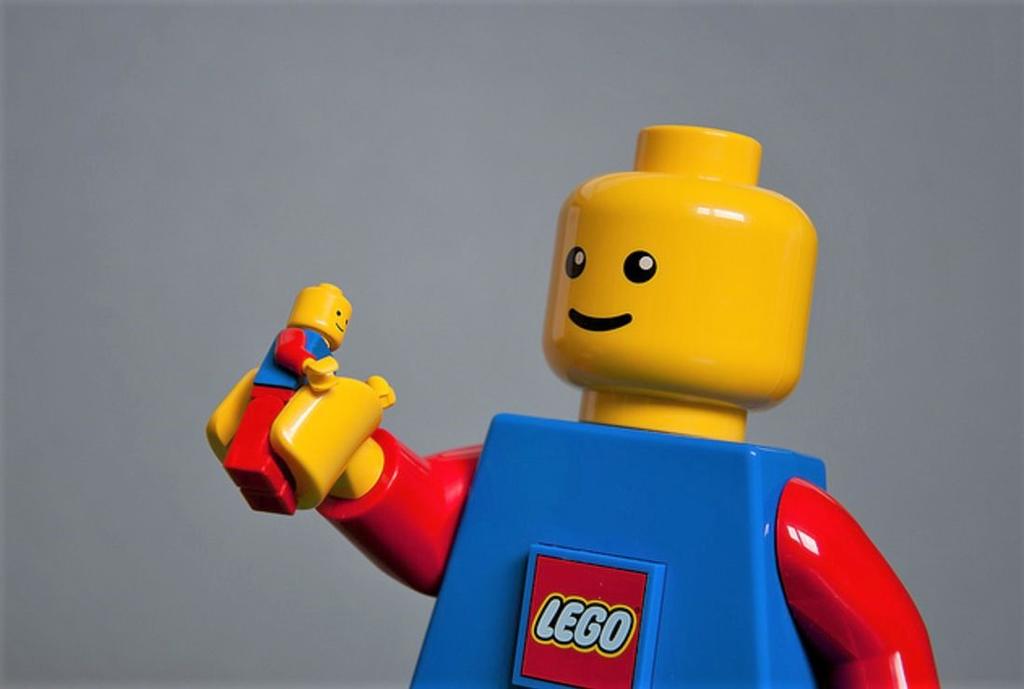 Muere en Dinamarca el inventor de la figura de Lego. Noticias en tiempo real