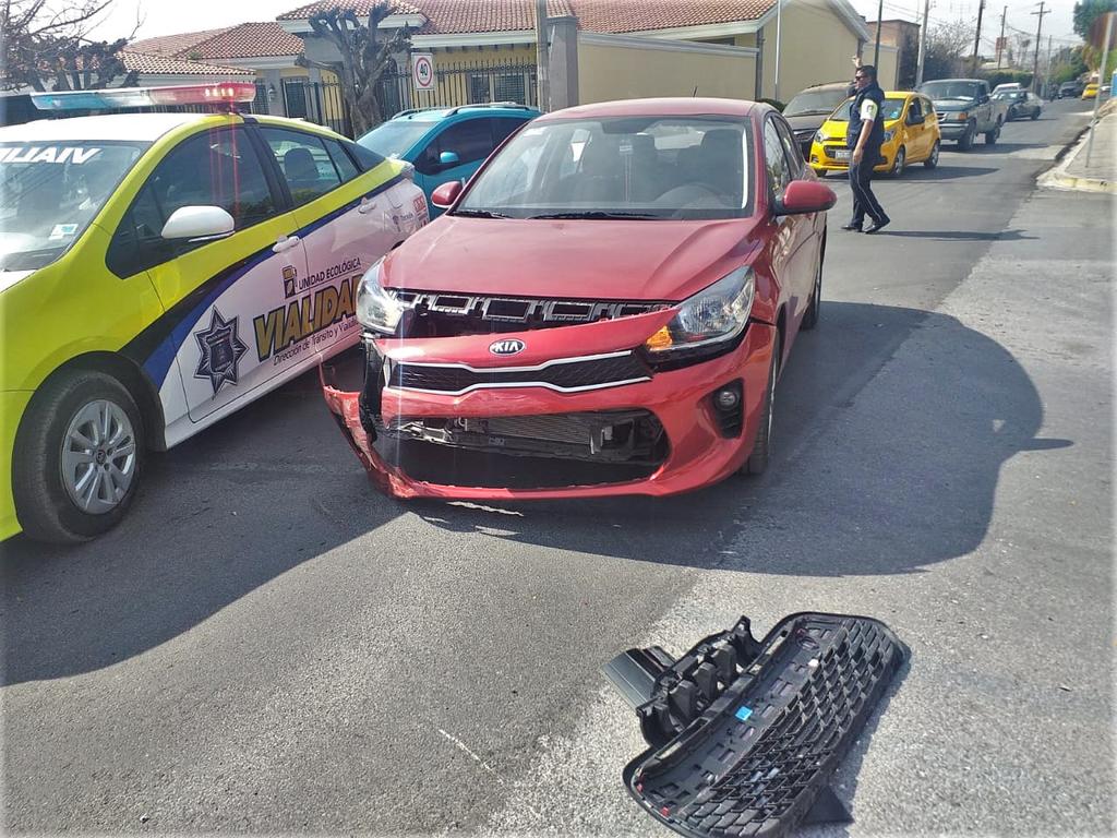 Choque de tres vehículos deja un lesionado en Torreón. Noticias en tiempo real