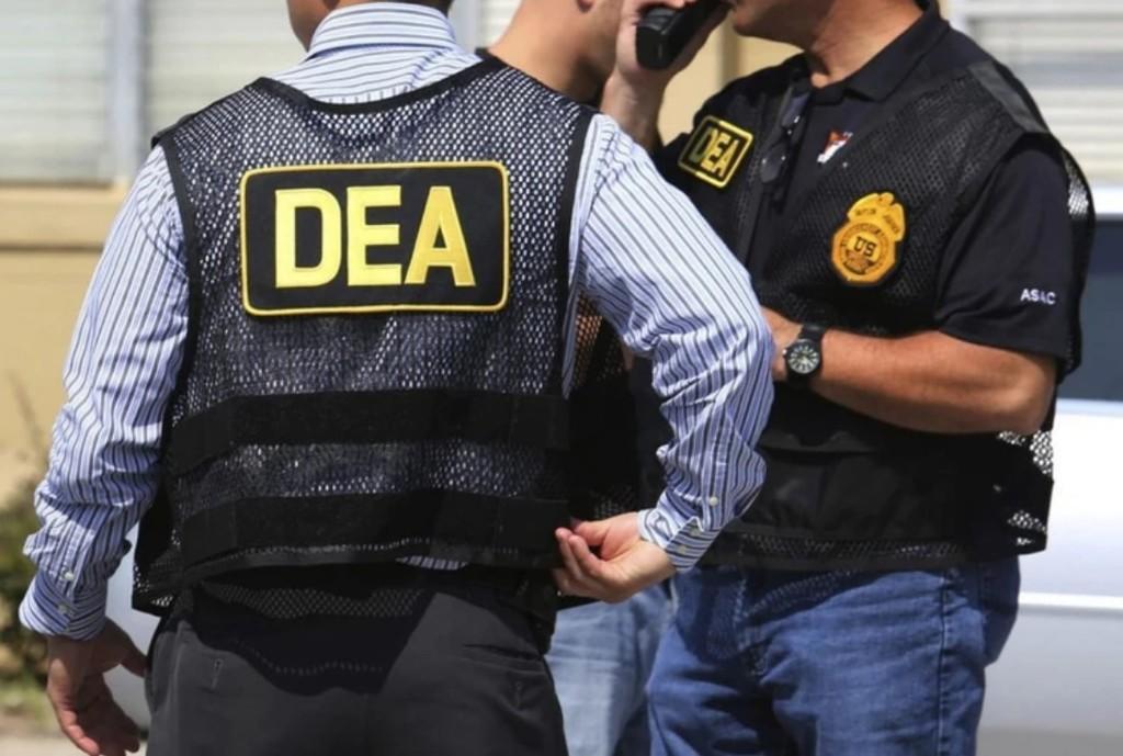 Acusan a exagente de la DEA de desviar dinero del narcotráfico a sus cuentas. Noticias en tiempo real