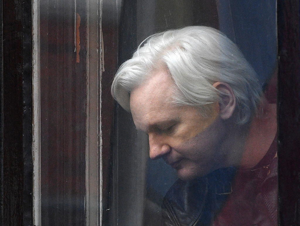 Implica Assange a The Guardian en identificación de fuentes confidenciales. Noticias en tiempo real