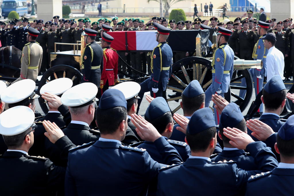 Presidente egipcio encabeza el funeral de Hosni Mubarak. Noticias en tiempo real