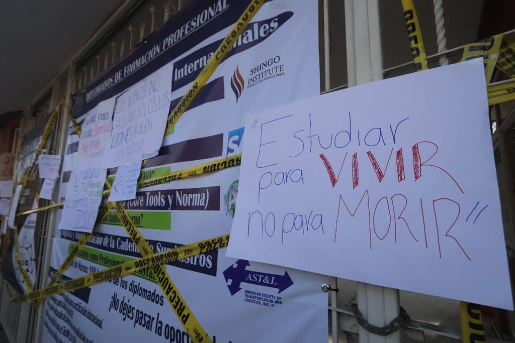 Rinden homenaje a estudiantes y chofer asesinados en Huejotzingo. Noticias en tiempo real