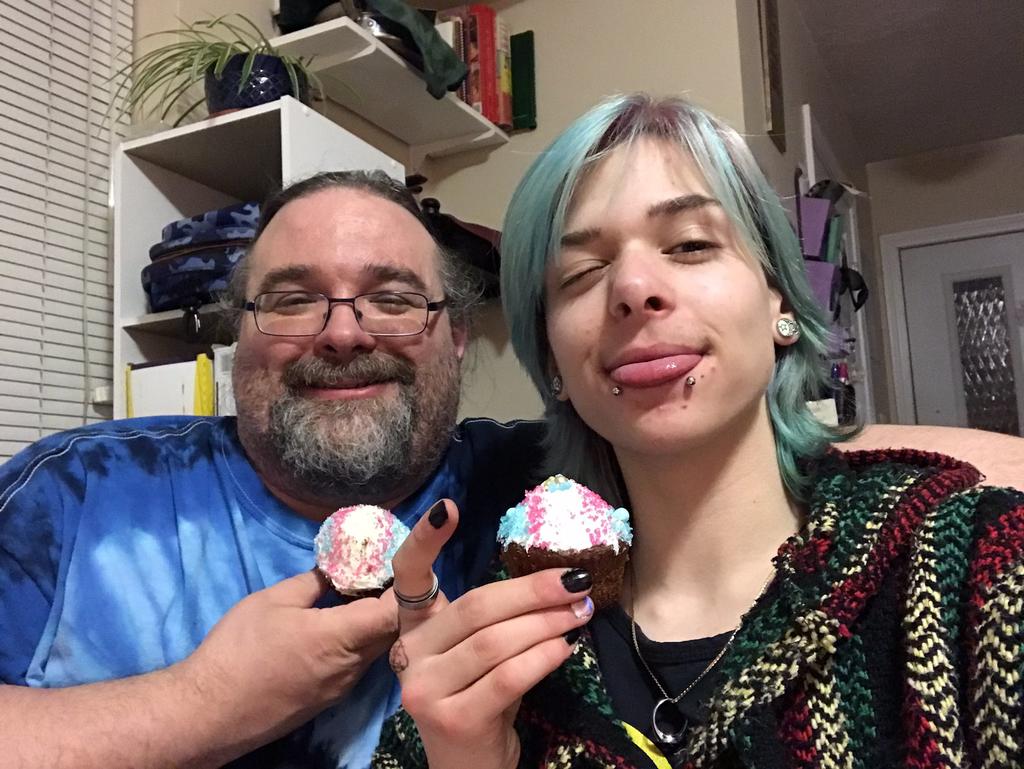 VIRAL: Papá organiza fiesta para celebrar cambio de su hijo transexual. Noticias en tiempo real