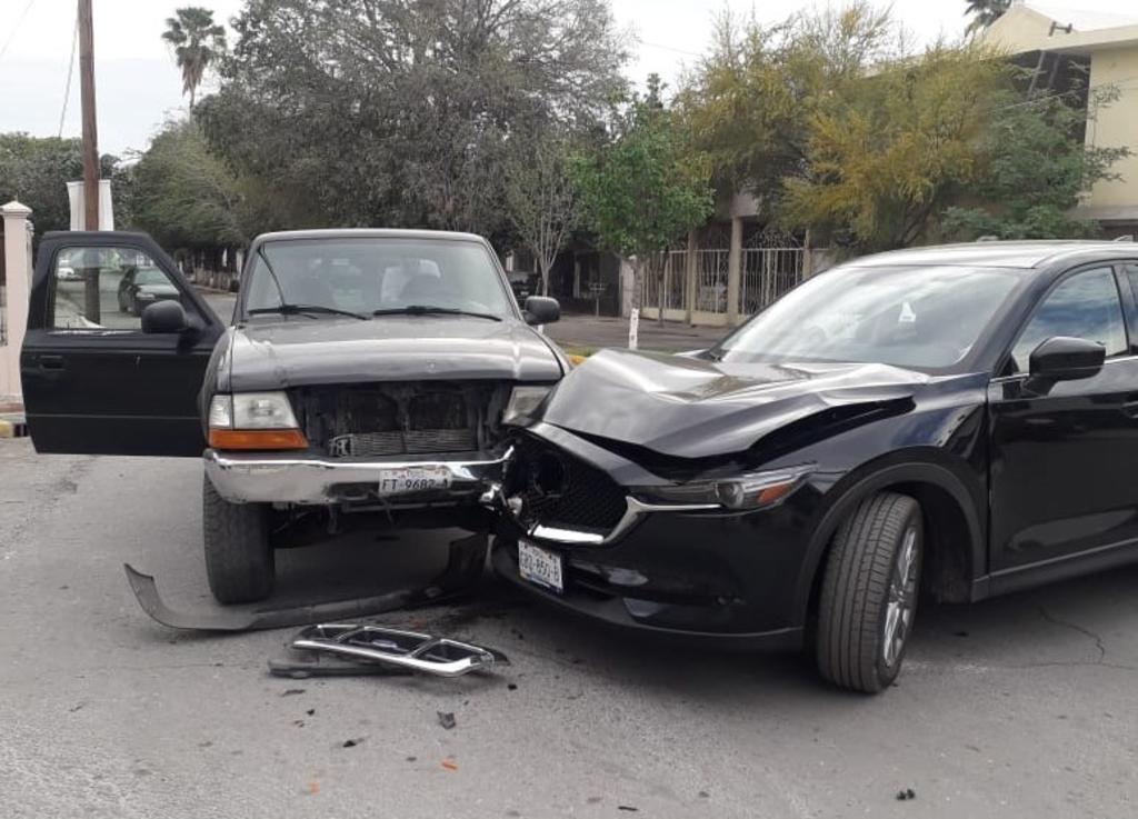 Camioneta último modelo provoca accidente en Gómez Palacio. Noticias en tiempo real