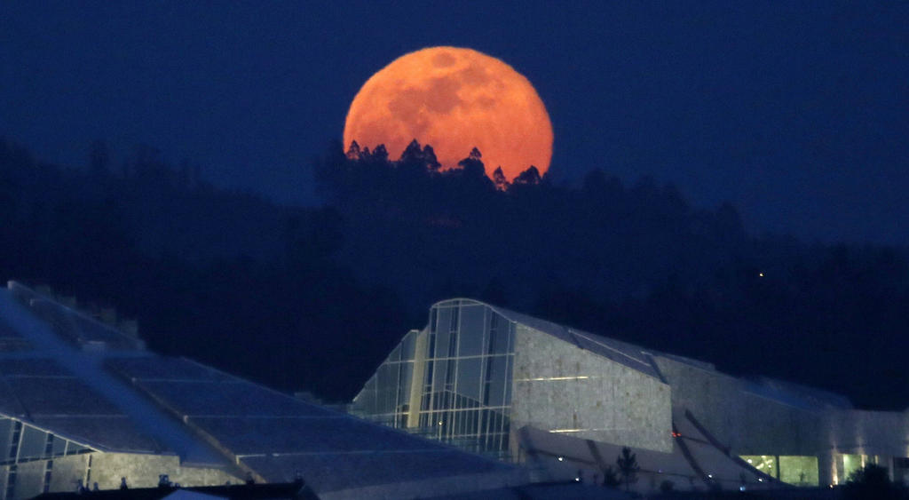 Gusano, rosa y de las flores, las superlunas de este 2020. Noticias en tiempo real