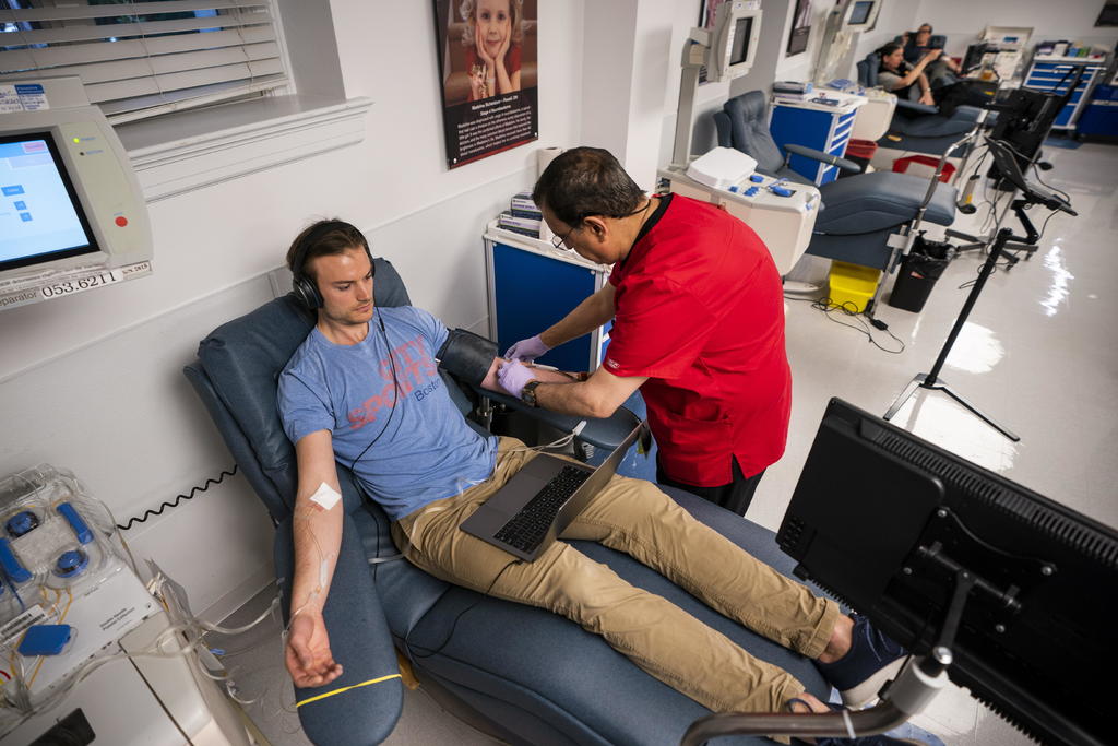 Resultado de imagen para Estudian usar sangre de pacientes recuperados de Covid-19