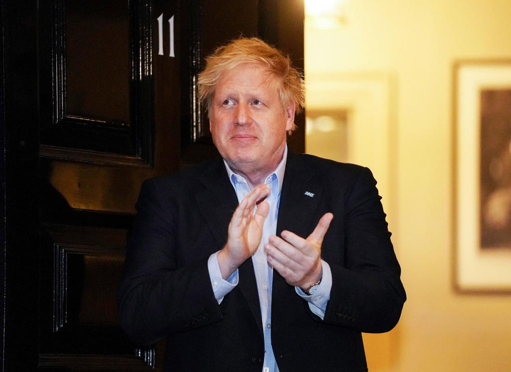 Johnson permanecerá aislado en Downing Street; sigue con fiebre. Noticias en tiempo real