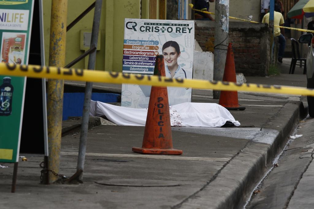 Pasan las horas y nadie retira los cuerpos, acusan en Guayaquil. Noticias en tiempo real