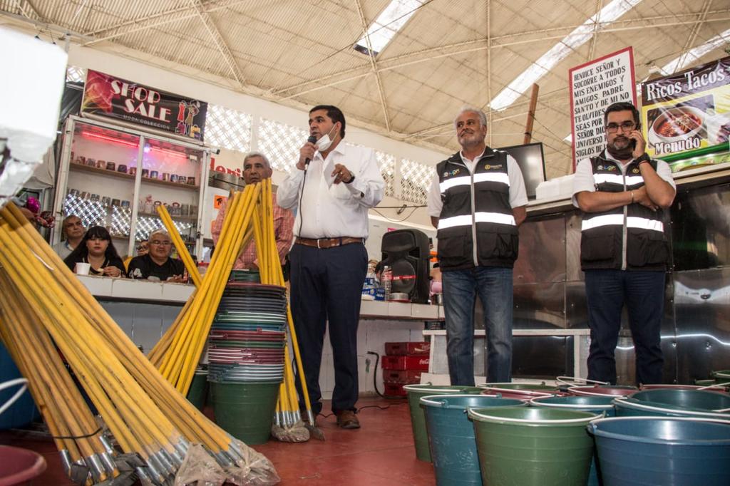 Comerciantes de Lerdo se ponen las pilas para sanitizar sus negocios. Noticias en tiempo real