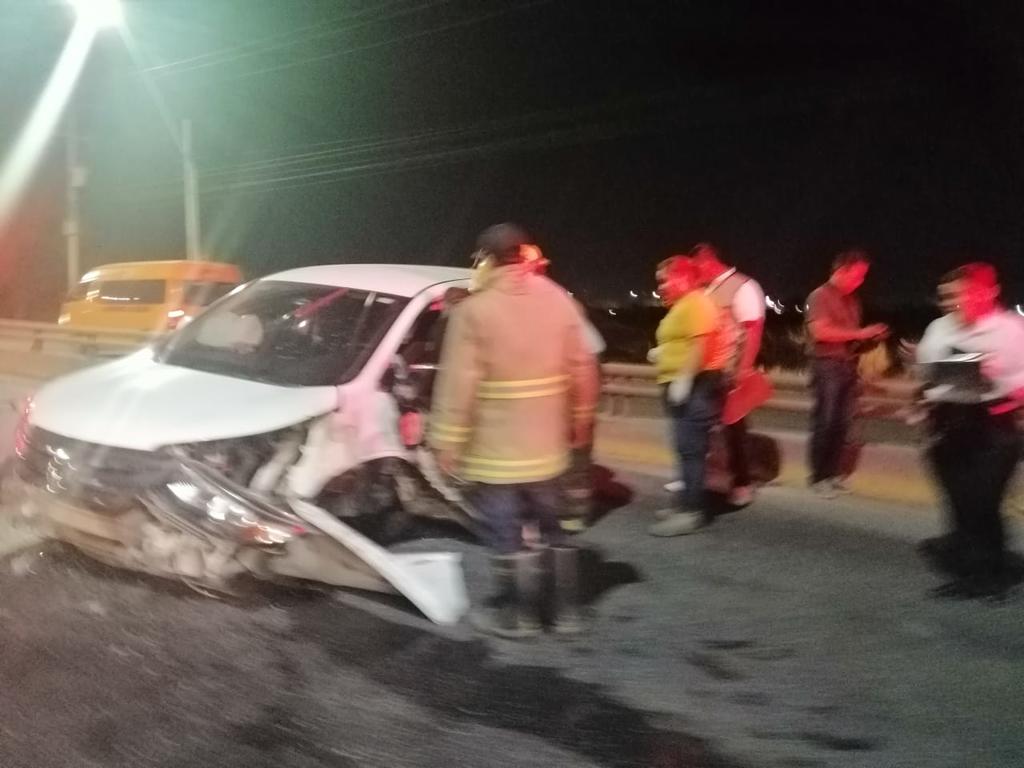 Conductor ebrio causa fuerte choque en el puente Las Américas de Torreón. Noticias en tiempo real