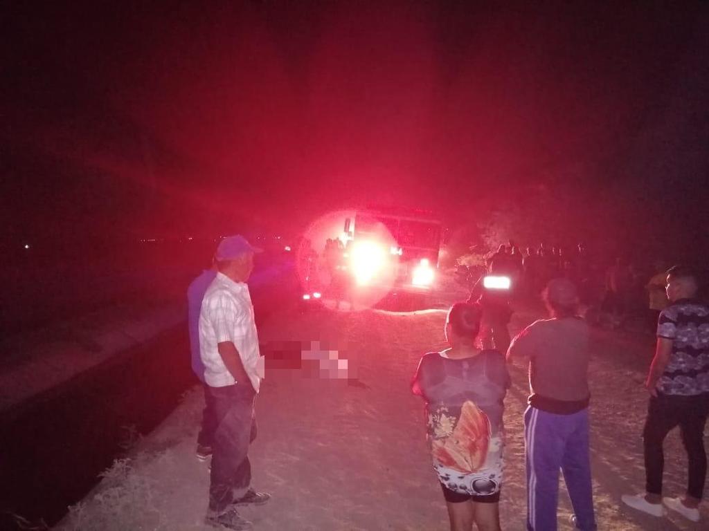 En Gómez Palacio, muere sexagenario al caer con su tractor en canal de riego. Noticias en tiempo real