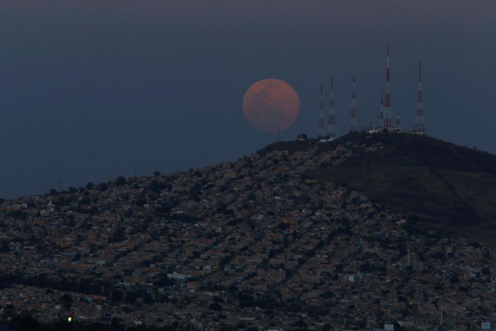 Luna rosa de abril coincide con superluna; NASA exhorta a admirar evento. Noticias en tiempo real