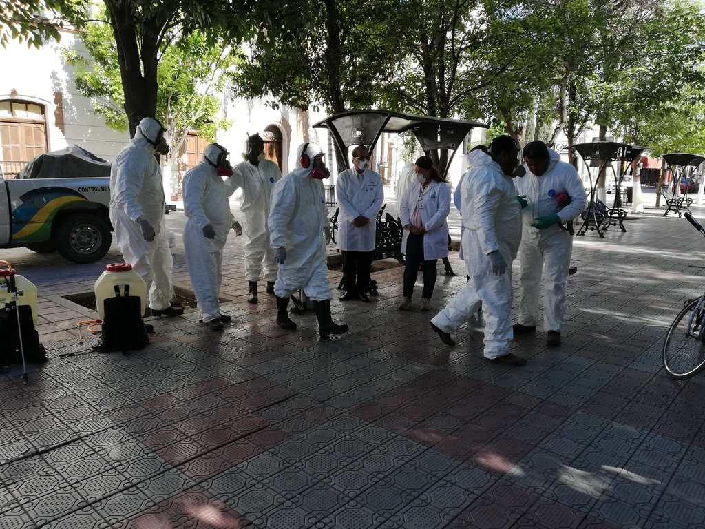 Desinfectan plazas, mercados y parques en Ciudad Lerdo. Noticias en tiempo real