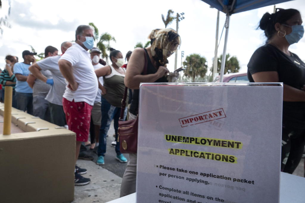 Suman 22 millones de solicitudes del subsidio de desempleo en EUA en un mes