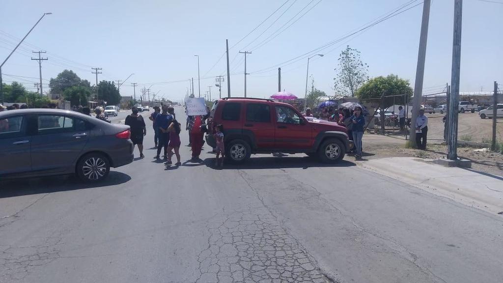 Bloquean carretera La Unión-Matamoros; denuncian olores tóxicos de empresa. Noticias en tiempo real