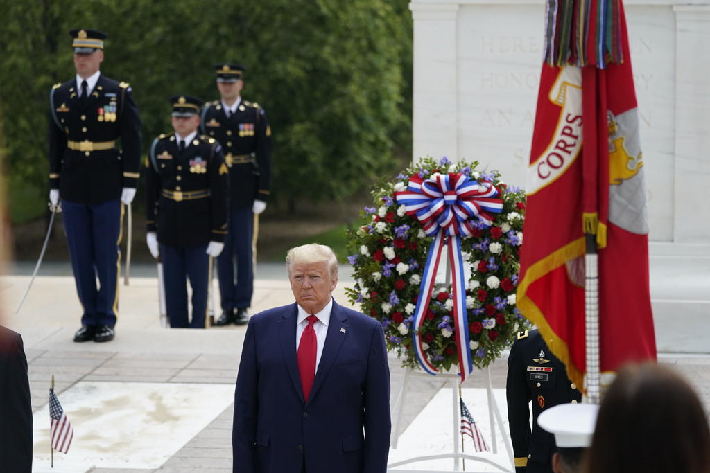 Trump conmemora el Día de los Caídos en Guerras en Arlington. Noticias en tiempo real