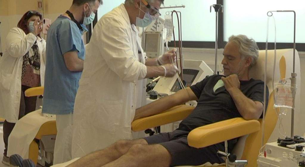 Andrea Bocelli vence al COVID-19 y dona plasma para ayudar a otros. Noticias en tiempo real