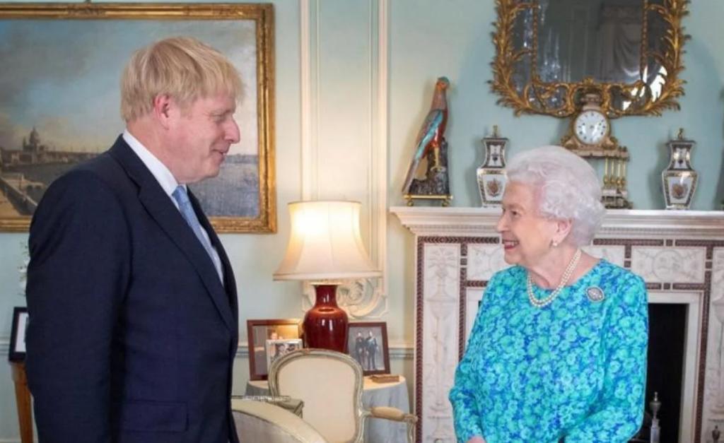 Reina Isabel presta su jardín para que Boris Johnson haga ejercicio. Noticias en tiempo real