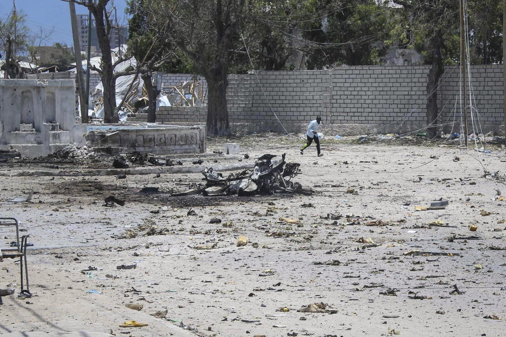 Explota transporte cuando se dirigía a entierro en Somalia; mueren al menos 13 personas. Noticias en tiempo real
