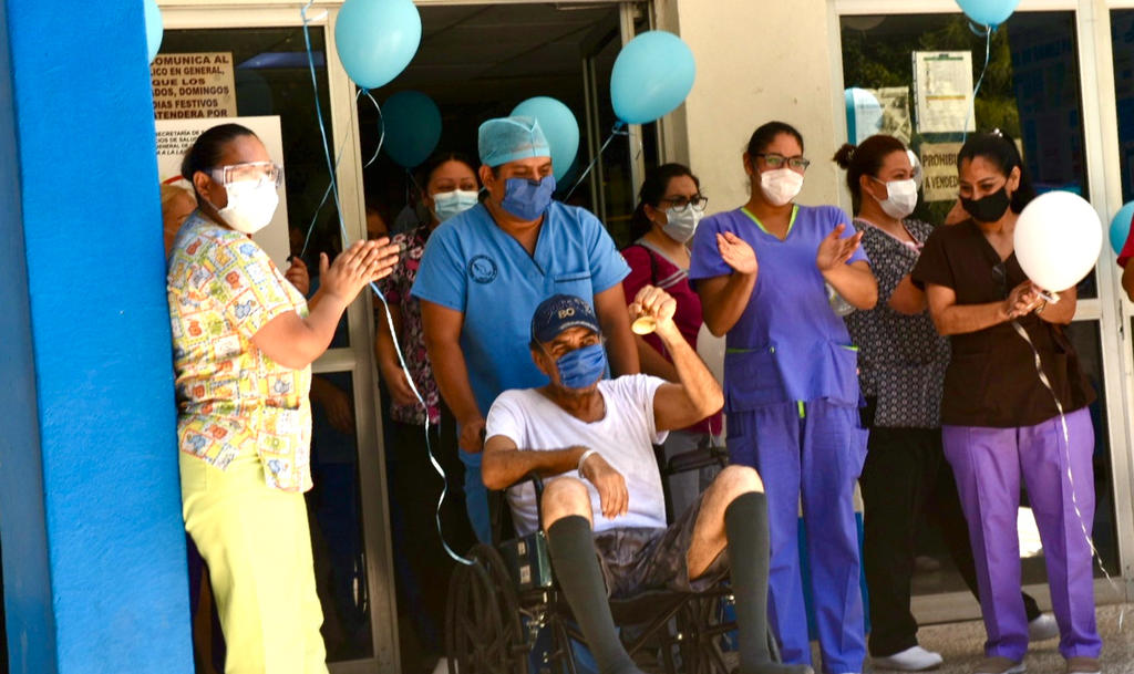 Paciente del Hospital General de Gómez Palacio vence al COVID-19; lo despiden entre aplausos. Noticias en tiempo real