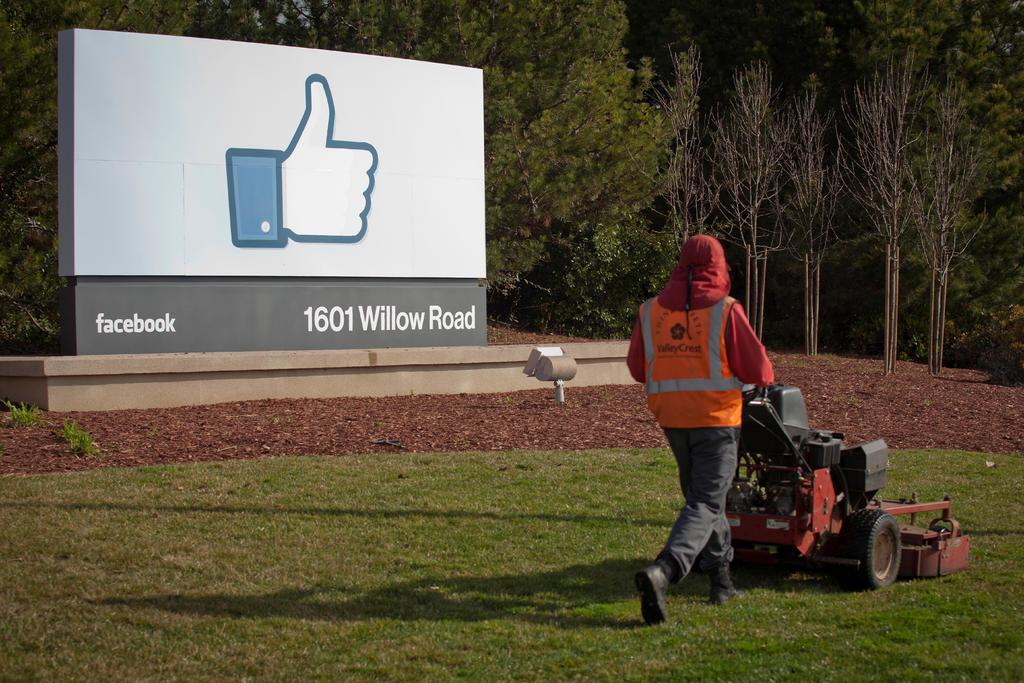 Caen acciones de Facebook y Twitter al perder publicidad. Noticias en tiempo real