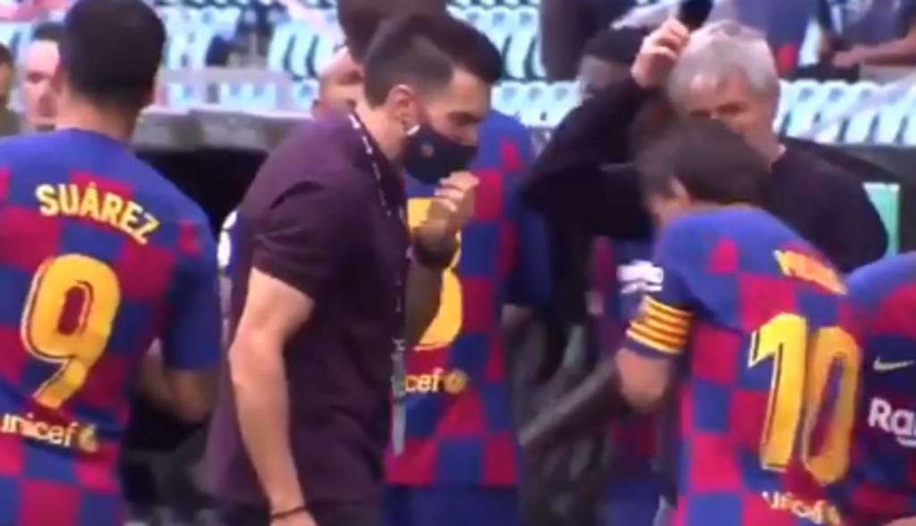 Captan a Messi ignorando al auxiliar técnico ante crisis del Barcelona. Noticias en tiempo real