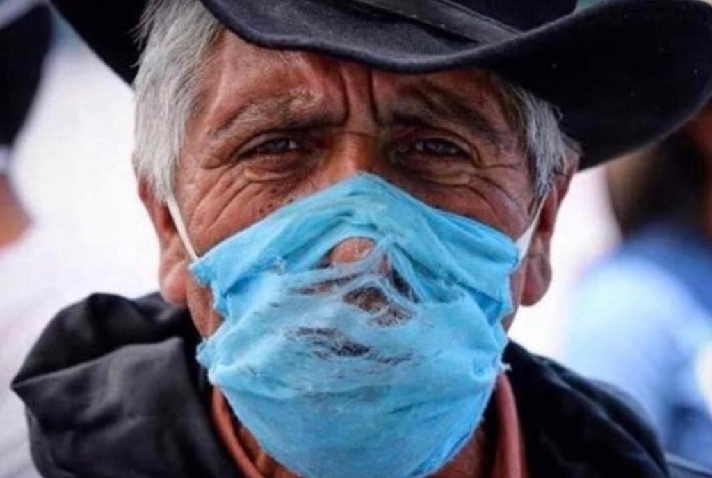 Fotografía de hombre con cubrebocas desgastado sensibiliza las redes. Noticias en tiempo real