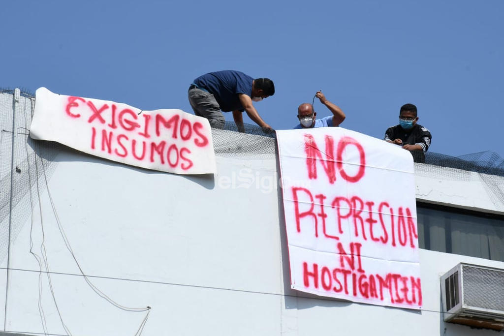 Protestan trabajadores del ISSSTE de Torreón por hostigamiento. Noticias en tiempo real