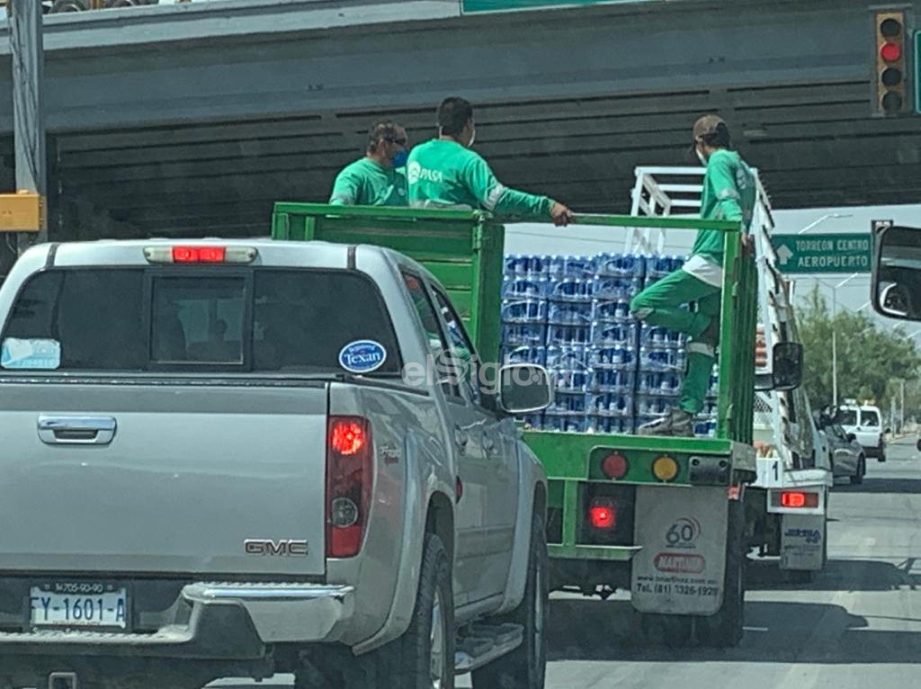 Captan a empleados de PASA en Torreón trasladando cerveza en vehículo oficial. Noticias en tiempo real