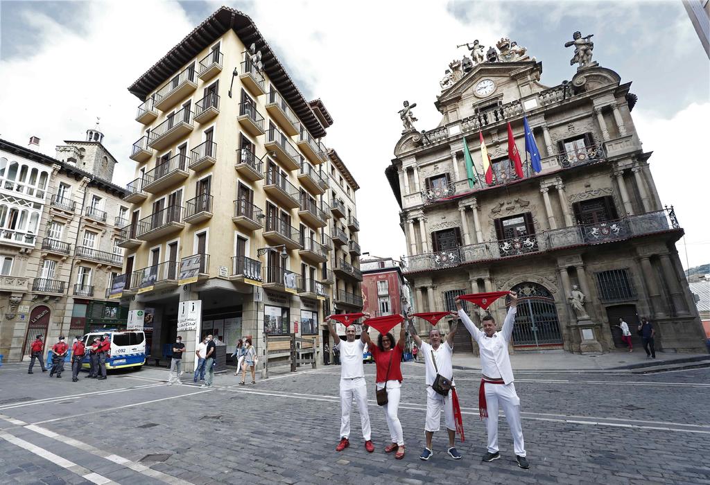 Pamplona, con pocas celebraciones ante suspensión de los Sanfermines. Noticias en tiempo real