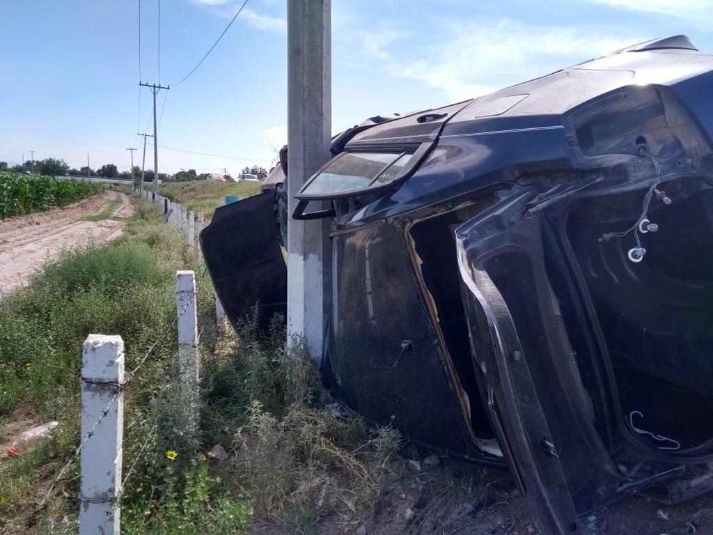 Vuelca automóvil en la Torreón-San Pedro. Noticias en tiempo real