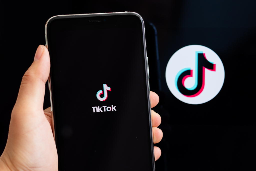 Amazon prohíbe TikTok en teléfonos de empleados. Noticias en tiempo real