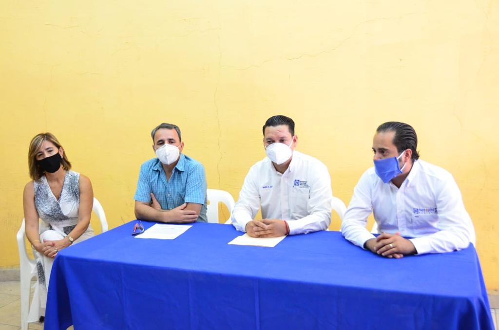 Panistas apoyan la reactivación económica tras sanitizar el mercado municipal de Gómez Palacio. Noticias en tiempo real