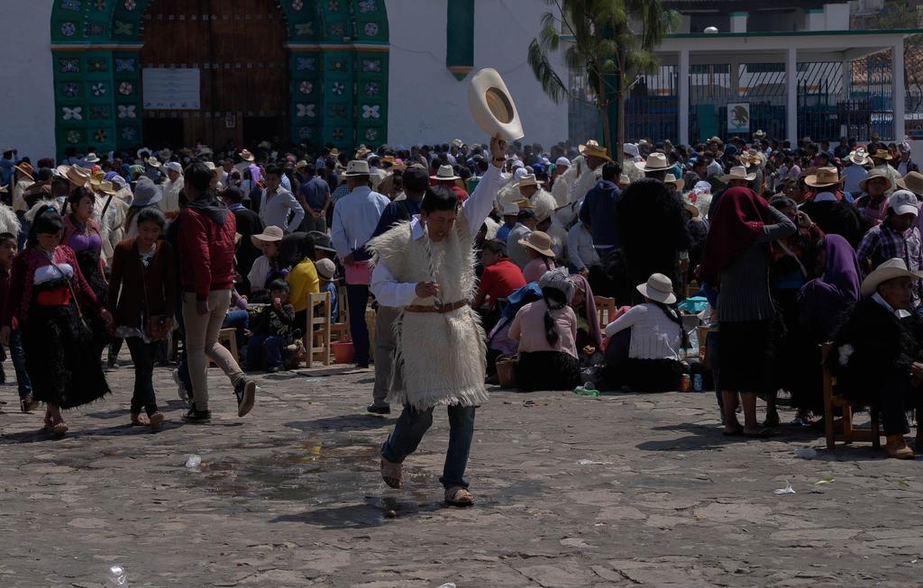 Festejan graduaciones en pueblos de Chiapas pese a coronavirus. Noticias en tiempo real